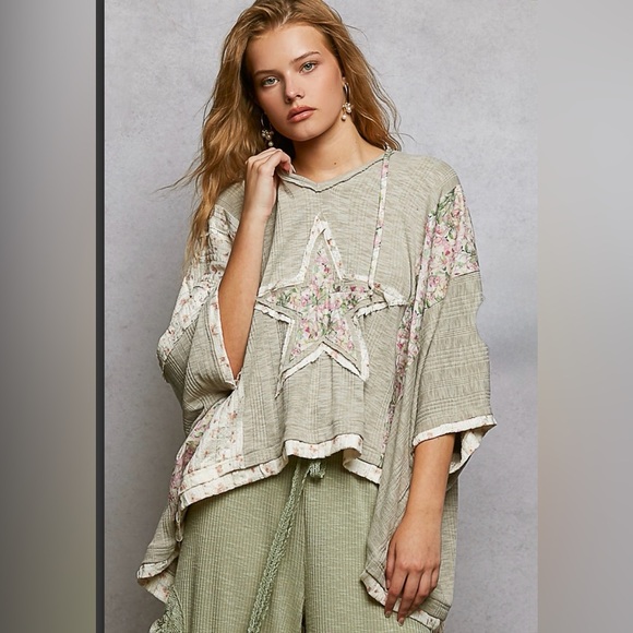 POL Tops - POL GKT622 Star Pattern Tunic in Green and Cream